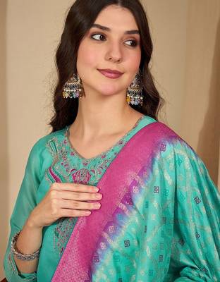 Women ethnic motifs embroidered regular thread work kurta with trousers & with dupatta 2