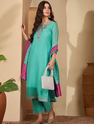 Women ethnic motifs embroidered regular thread work kurta with trousers & with dupatta 4