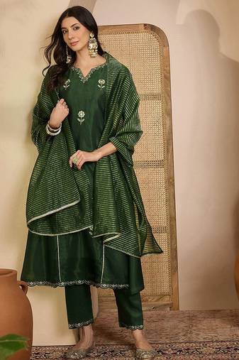Embroidered round neck kurta & trousers with dupatta