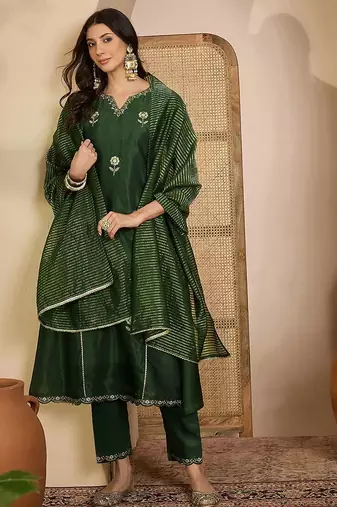 Embroidered round neck kurta & trousers with dupatta