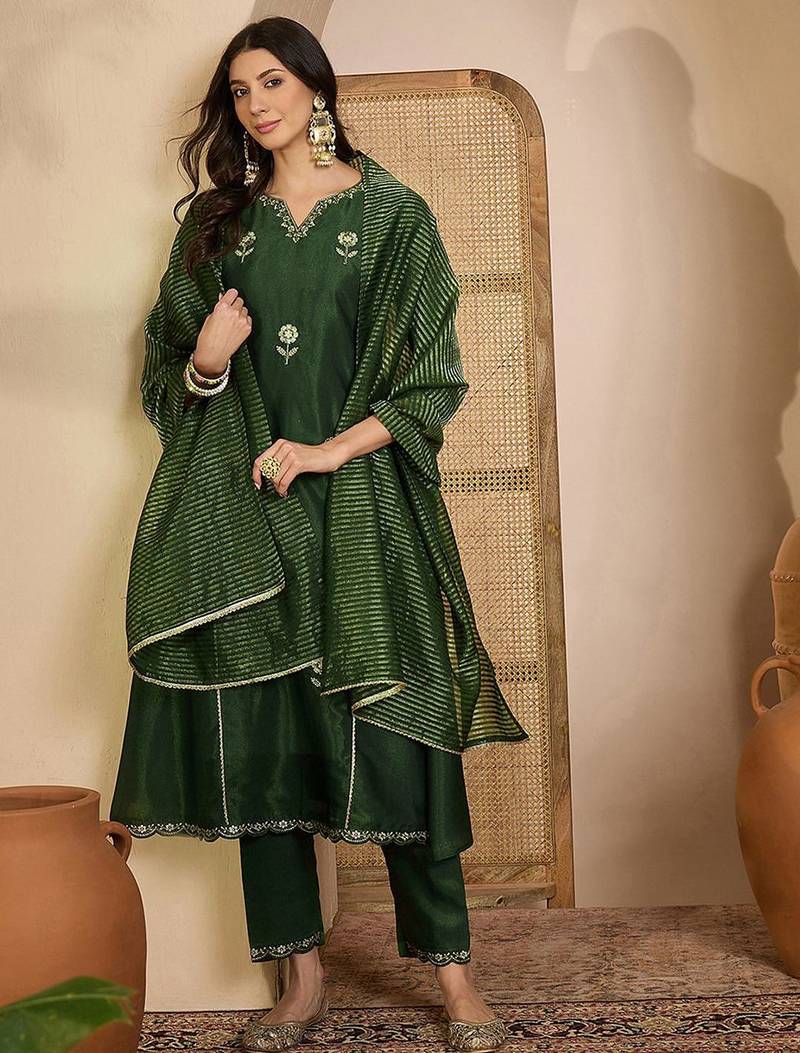 Embroidered round neck kurta & trousers with dupatta