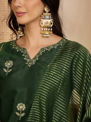 Embroidered round neck kurta & trousers with dupatta 2