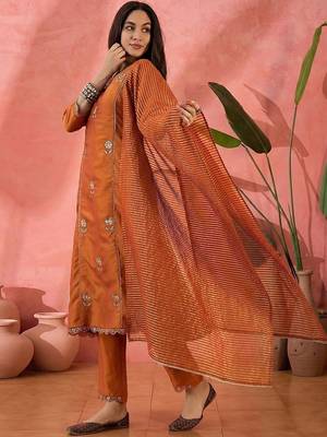 Embroidered round neck kurta & trousers kurta sets 3