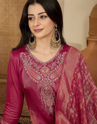 Women ethnic motifs embroidered regular thread work kurta with trousers & with dupatta 2