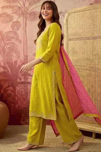 Embroidered sweetheart neck kurta & palazzos with dupatta