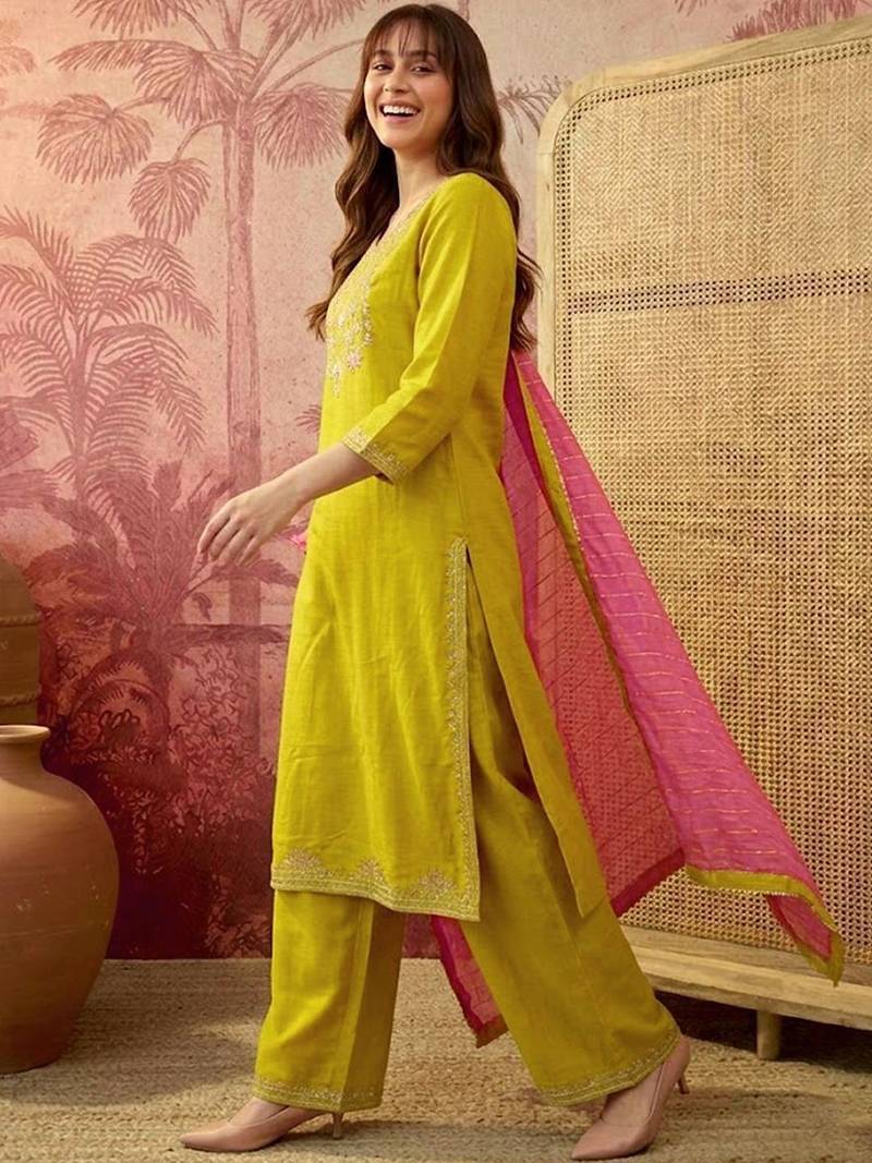 Embroidered sweetheart neck kurta & palazzos with dupatta