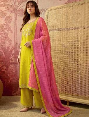 Embroidered sweetheart neck kurta & palazzos with dupatta 3