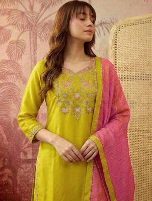 Embroidered sweetheart neck kurta & palazzos with dupatta 5
