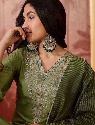 Embroidered v-neck kurta & palazzos kurta sets 3