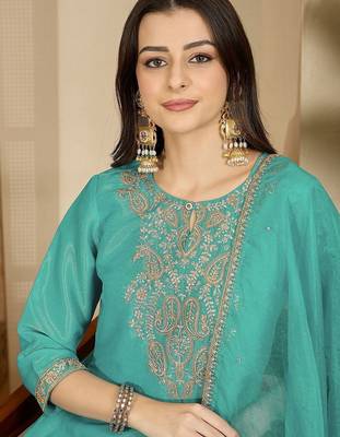 Zari thread embroidered round neck straight kurta & trousers with dupatta 2