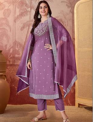 Embroidered round-neck kurta & trousers kurta sets 1
