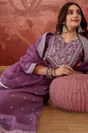 Embroidered round-neck kurta & trousers kurta sets