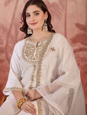 Zari sequence embroidered round-neck straight kurta & trousers with dupatta 3