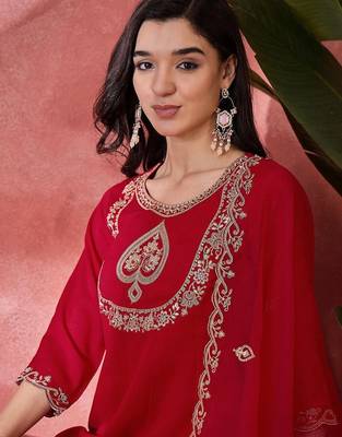 Women floral embroidered pleated sequinned kurta trousers and dupatta 2