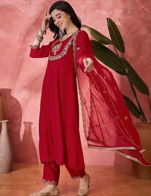 Women floral embroidered pleated sequinned kurta trousers and dupatta 3