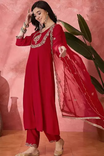 Women floral embroidered pleated sequinned kurta trousers and dupatta