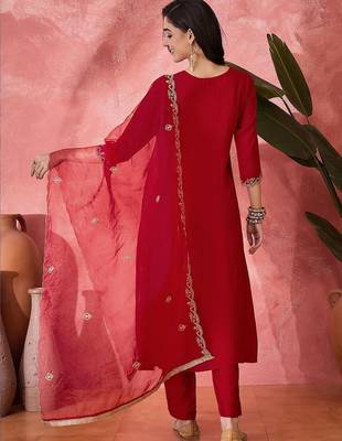 Women floral embroidered pleated sequinned kurta trousers and dupatta 4