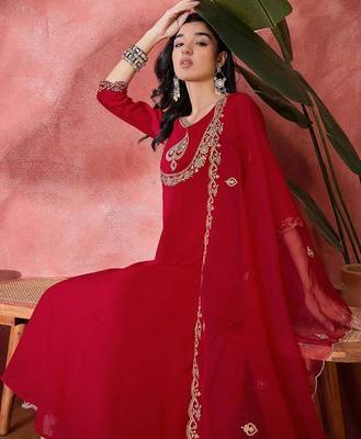 Women floral embroidered pleated sequinned kurta trousers and dupatta 5