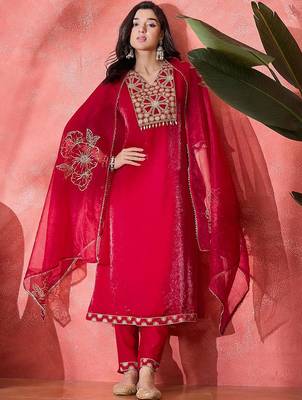 Women ethnic motifs embroidered kurta with trousers & dupatta 1