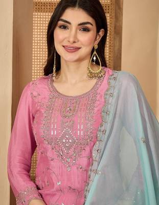 Women ethnic motifs embroidered regular sequinned kurta with sharara & with dupatta 2