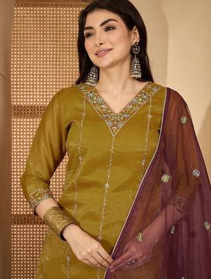 Embroidered  v-neck kurta & trousers kurta sets 2