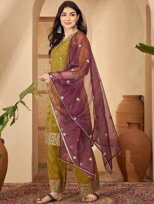 Embroidered  v-neck kurta & trousers kurta sets 3