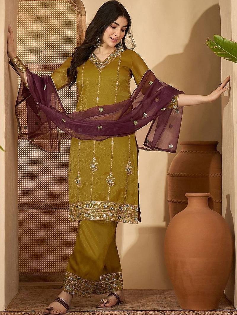 Embroidered v-neck kurta & trousers with dupatta