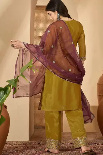 Embroidered v-neck kurta & trousers with dupatta