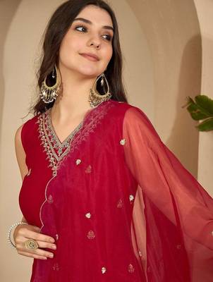 Floral embroidered thread work straight kurta with sharara & dupatta 2