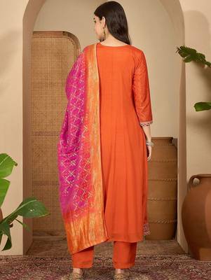 Embroidered round neck kurta & trousers with dupatta 5