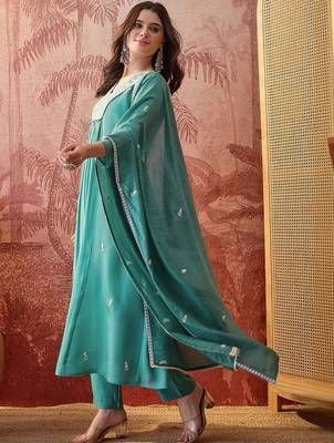 Embroidered  v-neck kurta & trousers kurta sets 3