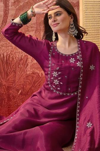 Embroidered round neck straight kurta & trousers with dupatta