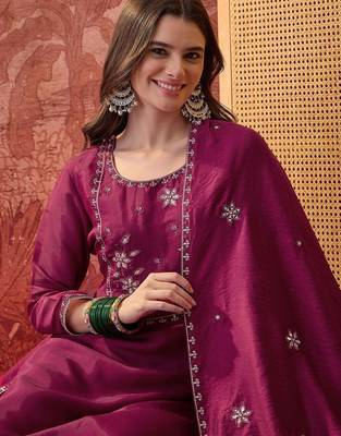 Embroidered round neck straight kurta & trousers with dupatta 2