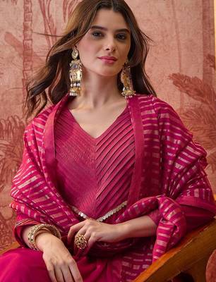Women lace embroidered v-neck kurta & trousers with dupatta 2