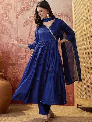 Embroidered v-neck kurta & trousers kurta set 1