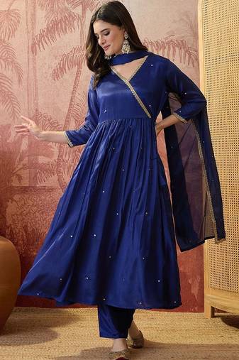Embroidered v-neck kurta & trousers kurta set