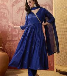 Embroidered v-neck kurta & trousers kurta set