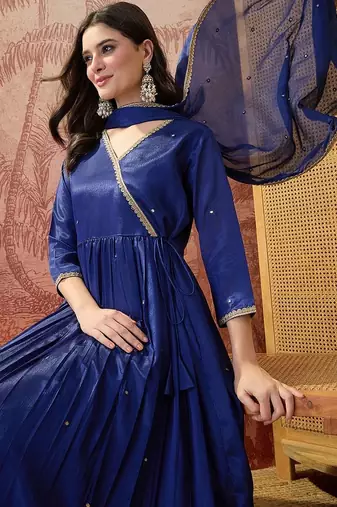 Embroidered v-neck kurta & trousers kurta set