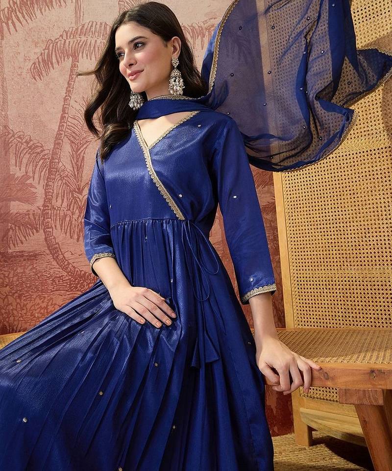 Embroidered v-neck kurta & trousers kurta set