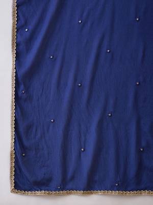 Embroidered v-neck kurta & trousers kurta set 4