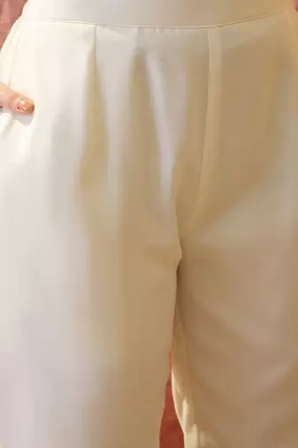Embroidered v-neck kurta trousers & dupatta