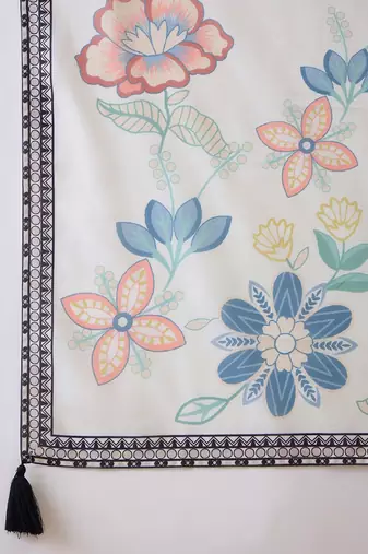 Embroidered v-neck kurta trousers & dupatta