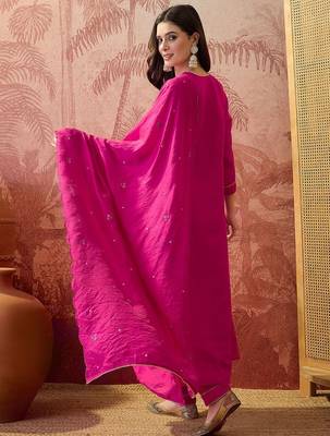 Embroidered kurta & trousers with dupatta 4