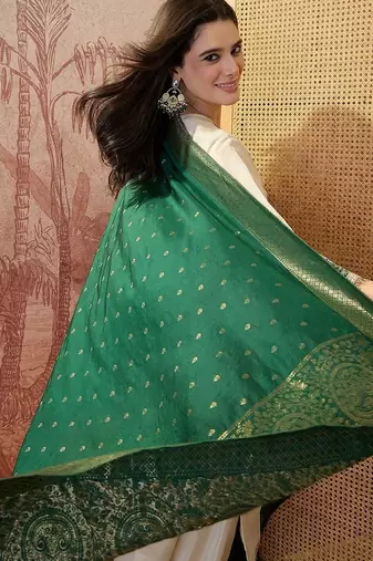 Embroidered v-neck kurta & trousers with dupatta