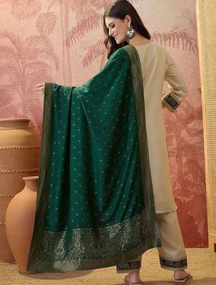 Embroidered v-neck kurta & trousers with dupatta 4