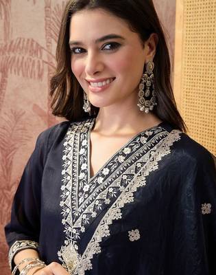 Embroidered kurta & trousers with dupatta 2
