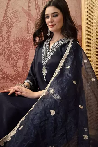 Embroidered kurta & trousers with dupatta