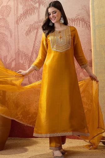 Embroidered v-neck kurta trousers & dupatta