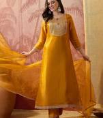 Embroidered v-neck kurta trousers & dupatta