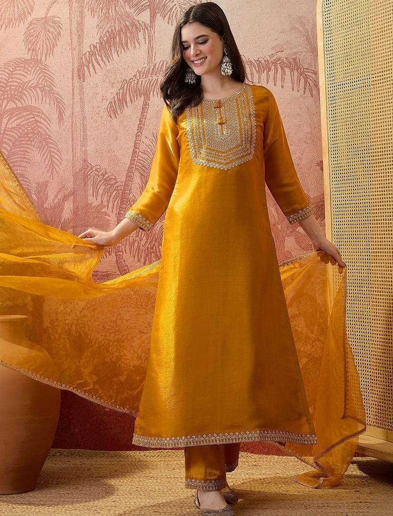 Embroidered v-neck kurta trousers & dupatta